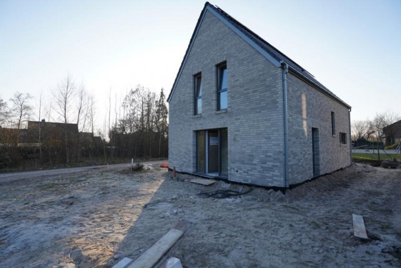 Friesoythe * KfW-Fördermittel möglich/Förderfähig! * KW 40 * Wärmepumpe * Photovoltaik * Neubau* Bezugsfertig gebaut * ca. 19 Km vor *