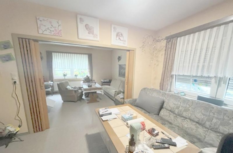 Esens Landhaus mit 2 Wohnungen, Scheune, 2 Schuppen und 6 ha Land! Haus kaufen