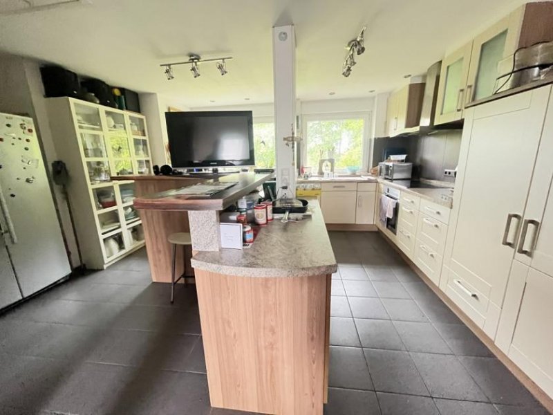 Esens Landhaus mit 2 Wohnungen, Scheune, 2 Schuppen und 6 ha Land! Haus kaufen