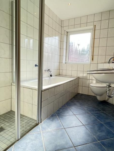 Norden EINZIEHEN! Haus mit möblierter Einliegerwohnung, EBK und Garage! Haus kaufen