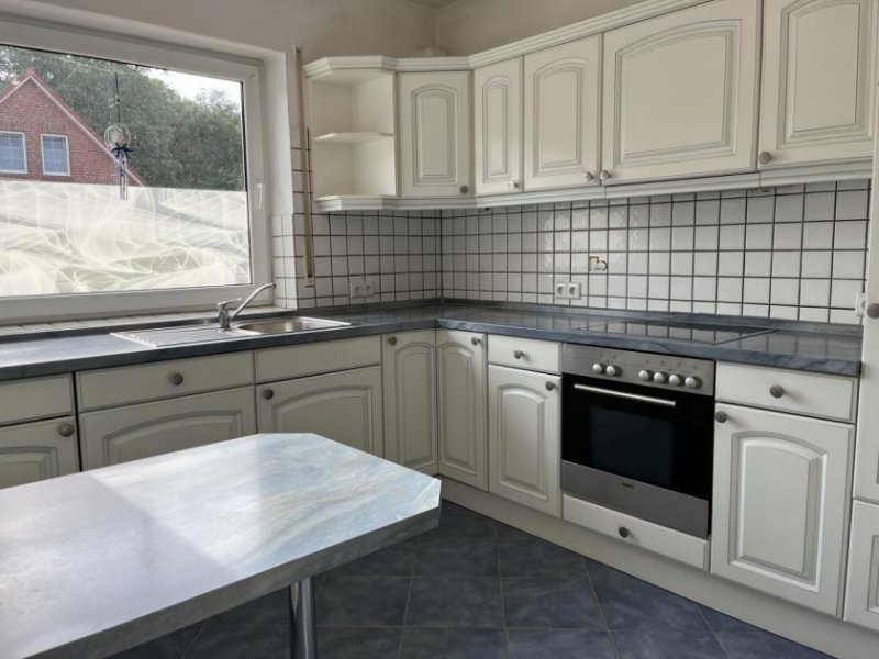 Norden EINZIEHEN! Haus mit möblierter Einliegerwohnung, EBK und Garage! Haus kaufen