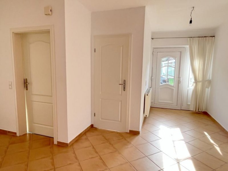 Norden EINZIEHEN! Haus mit möblierter Einliegerwohnung, EBK und Garage! Haus kaufen