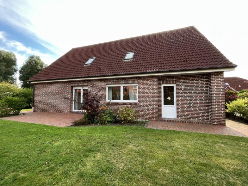 Norden EINZIEHEN! Haus mit möblierter Einliegerwohnung, EBK und Garage! Haus kaufen