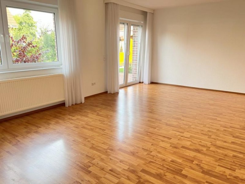 Norden EINZIEHEN! Haus mit möblierter Einliegerwohnung, EBK und Garage! Haus kaufen