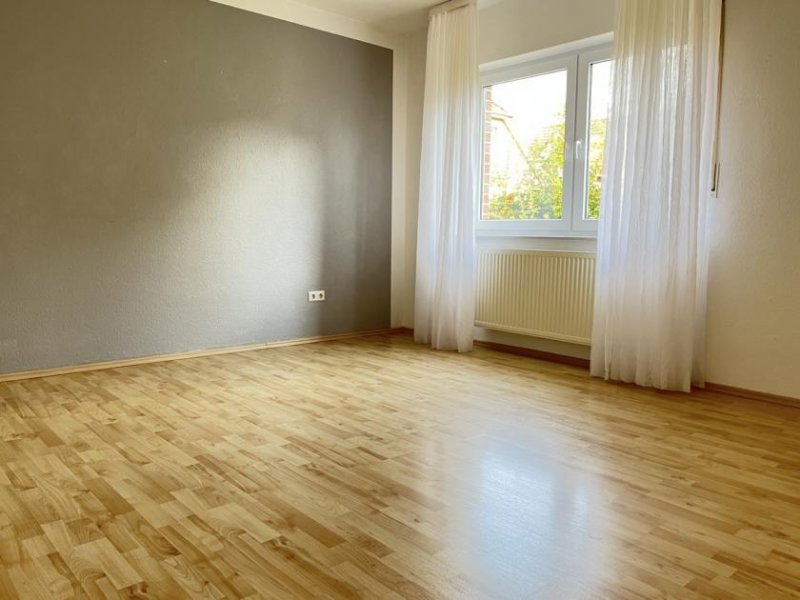 Norden EINZIEHEN! Haus mit möblierter Einliegerwohnung, EBK und Garage! Haus kaufen