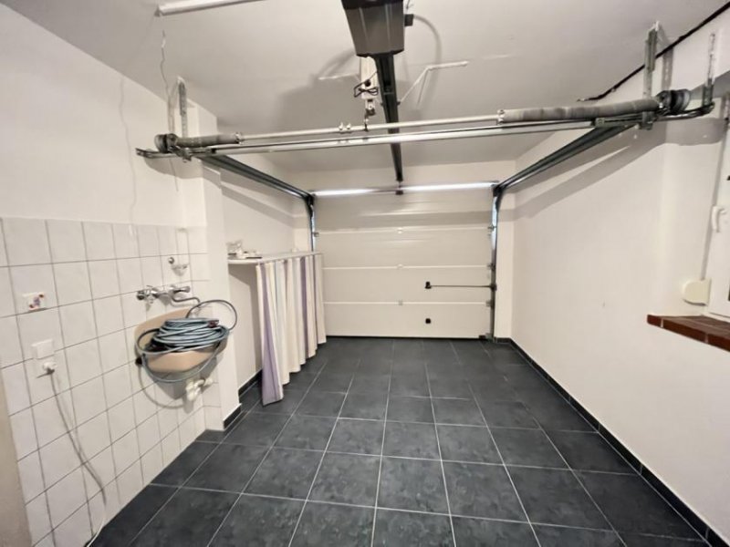 Norden EINZIEHEN! Haus mit möblierter Einliegerwohnung, EBK und Garage! Haus kaufen