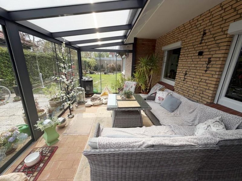 Norden Haus mit Einliegerwohnung, EBK, Sommergarten und Garage! Haus kaufen