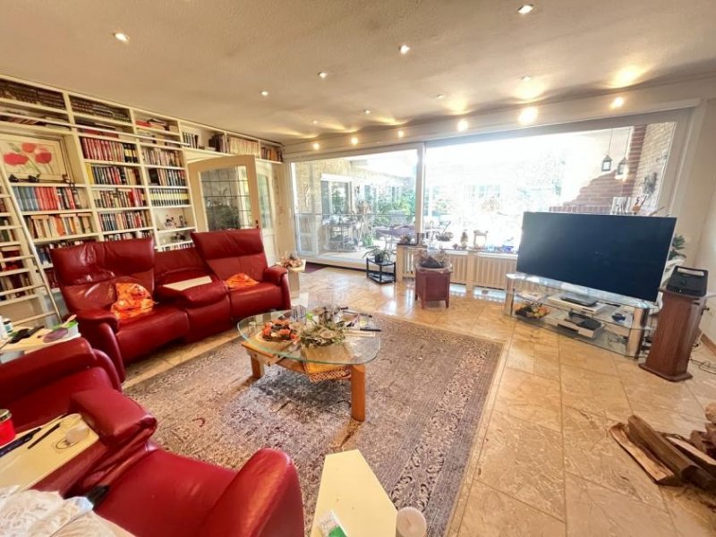 Hage Winkelbungalow mit Schwimmbad, Photovoltaikanlage, EBK und 2 Garagen! Haus kaufen