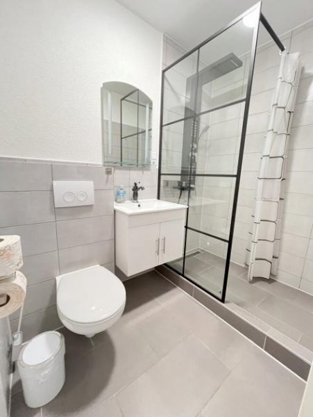 Dornum Möbliertes Haus mit 8 Schlafzimmern,
8 Bädern und vieles mehr in zentraler Lage! Haus kaufen