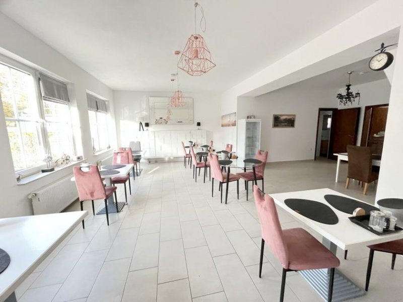 Dornum Möbliertes Haus mit 8 Schlafzimmern,
8 Bädern und vieles mehr in zentraler Lage! Haus kaufen