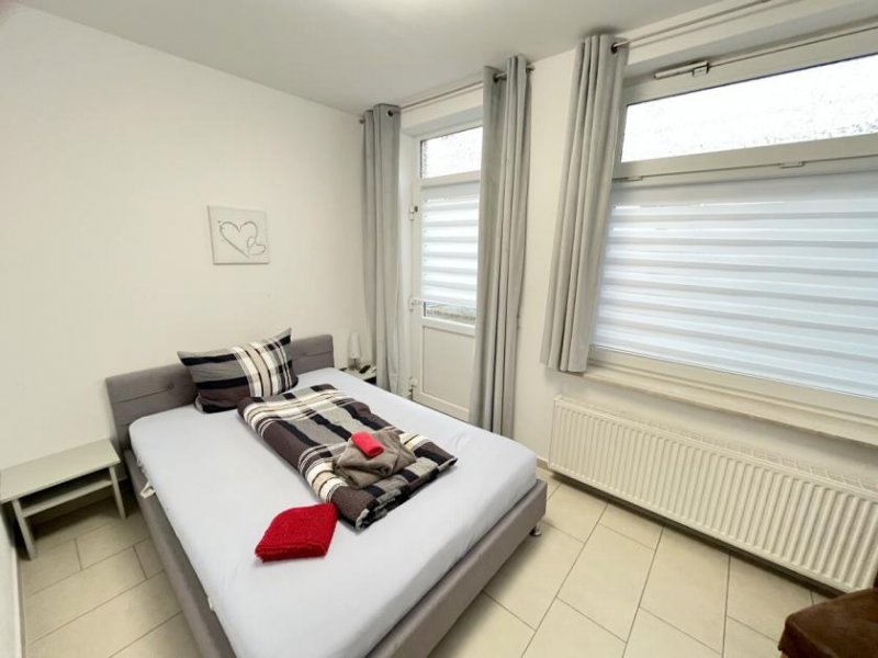Dornum Möbliertes Haus mit 8 Schlafzimmern,
8 Bädern und vieles mehr in zentraler Lage! Haus kaufen