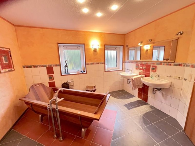 Schweindorf Gulfhof mit 2 Wohnungen, Einbauküchen, Garage, Werkstatt etc. in ruhiger Lage! Haus kaufen