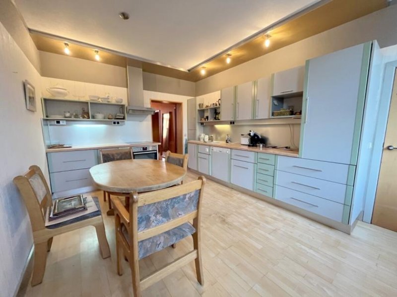 Schweindorf Gulfhof mit 2 Wohnungen, Einbauküchen, Garage, Werkstatt etc. in ruhiger Lage! Haus kaufen