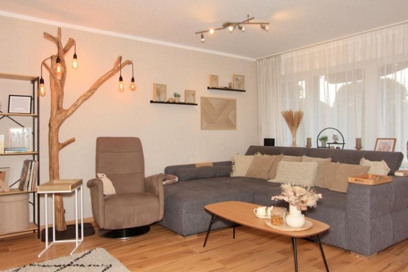 Aurich Reihenendhaus mit großem Grundstück, Balkon & moderner Ausstattung in Aurich-Sandhorst Haus kaufen