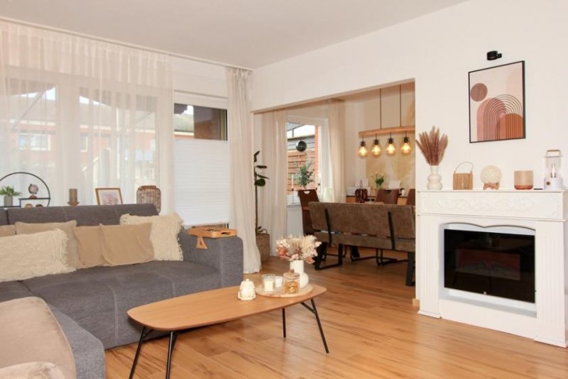 Aurich Reihenendhaus mit großem Grundstück, Balkon & moderner Ausstattung in Aurich-Sandhorst Haus kaufen