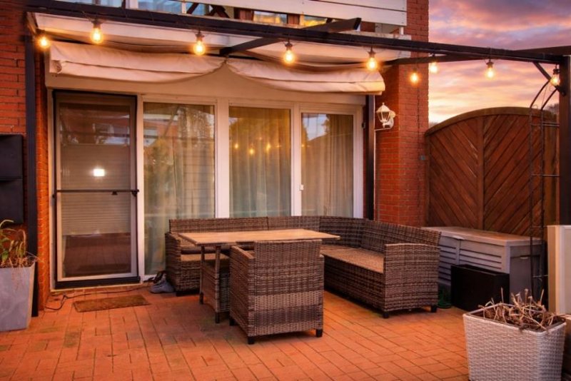 Aurich Reihenendhaus mit großem Grundstück, Balkon & moderner Ausstattung in Aurich-Sandhorst Haus kaufen