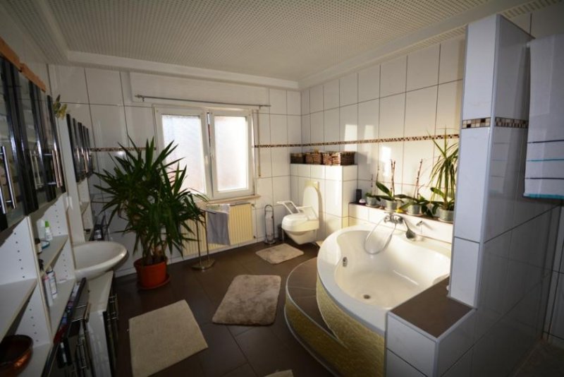 Saterland * Geräumiges Wohnhaus, sanniert * Haus kaufen