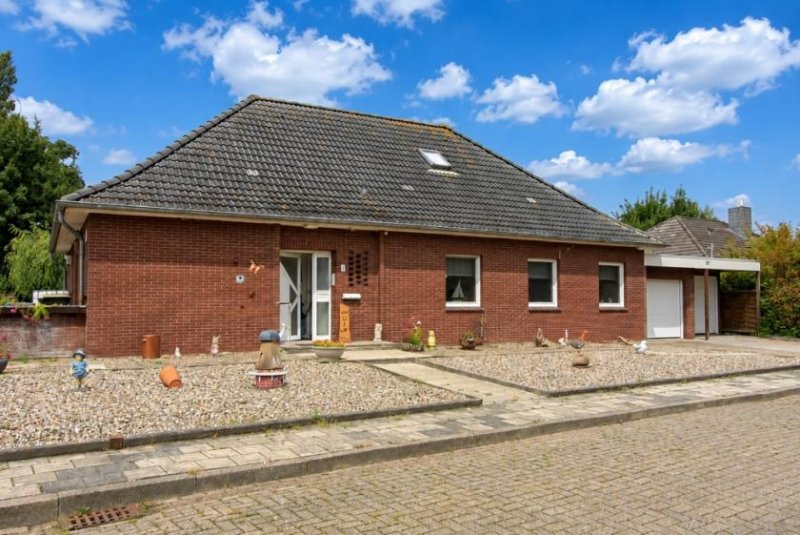 Emden Familienfreundlich & seniorengerecht: Großzügiges Haus mit Garten und 2 Garagen Haus kaufen