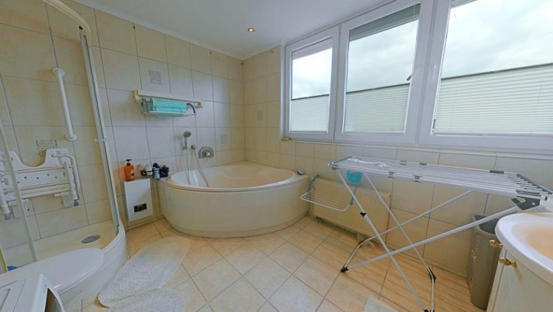 Leer (Ostfriesland) Reserviert! Licht, Ruhe, Komfort - Helle 2-Zimmer-Wohnung mit Wintergarten in Leer Wohnung kaufen