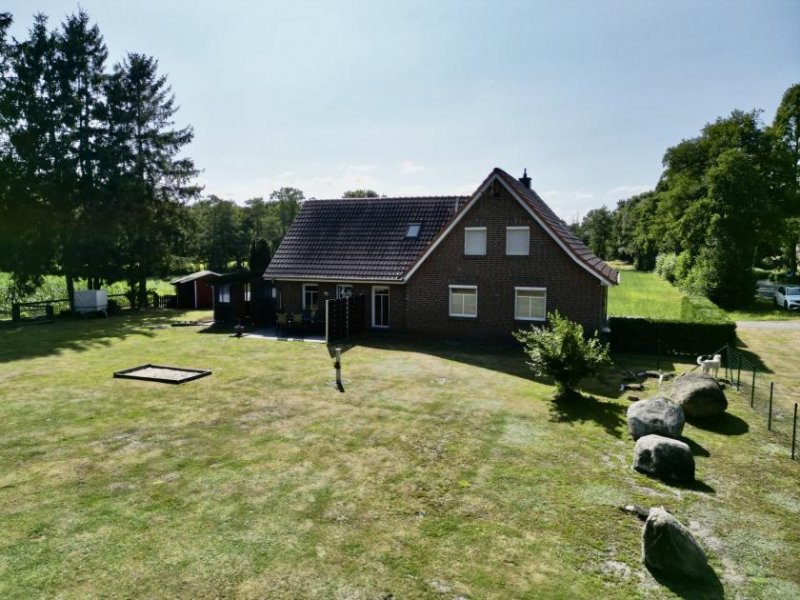 Westoverledingen + Einmalige Alleinlage nahe Papenburg – gepflegtes Einfamilienhaus auf 1.839 m² Grundstück + Haus kaufen