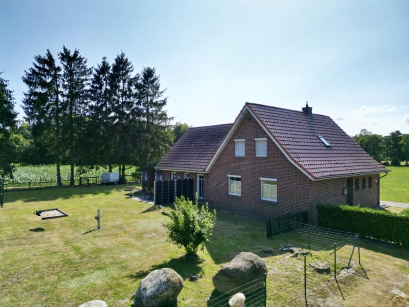 Westoverledingen + Einmalige Alleinlage nahe Papenburg – gepflegtes Einfamilienhaus auf 1.839 m² Grundstück + Haus kaufen