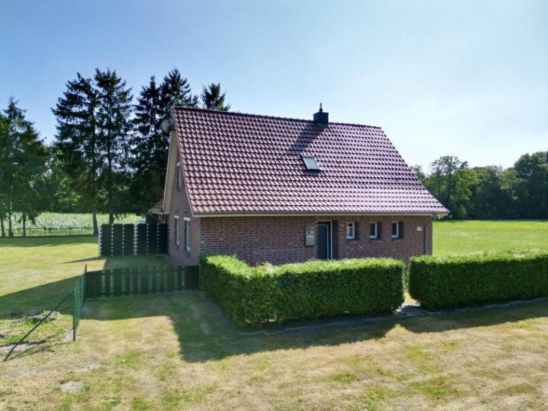 Westoverledingen + Einmalige Alleinlage nahe Papenburg – gepflegtes Einfamilienhaus auf 1.839 m² Grundstück + Haus kaufen