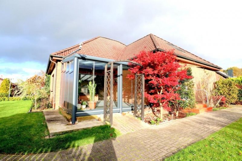 Westoverledingen Großer Bungalow * Ihrhove-Zentrum * 6 ZKB * 5 Schlafzimmer * 3 Abstellräume * Keller * renoviert * Haus kaufen