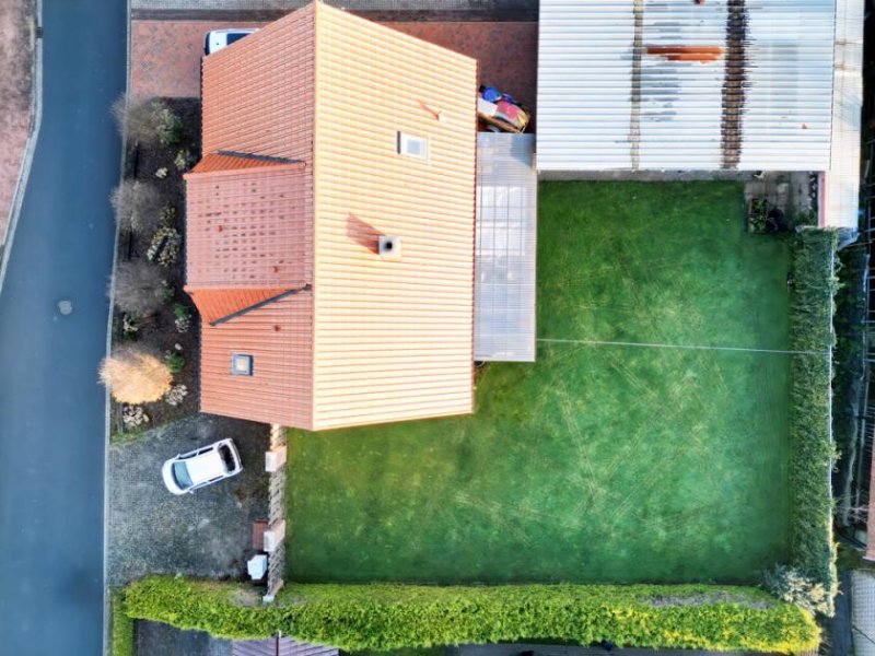 Westoverledingen „Zwei Wohneinheiten, ein Preis – vielseitiges Familienhaus mit Freiraum für jede Lebensphase!“ Haus kaufen