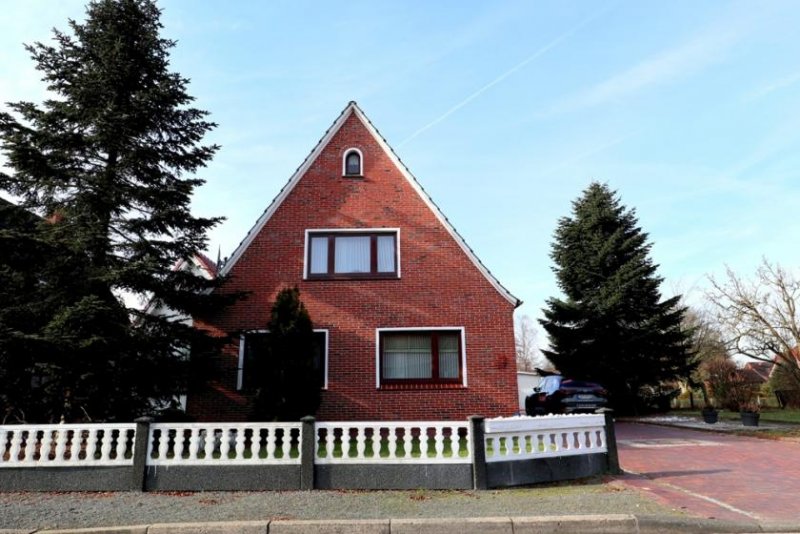 Rhauderfehn EFH im Zentrum von Rhauderfehn * 6 ZKB * Kanallage * Bj. 1962 * 1294 m² Grundstück * Haus kaufen