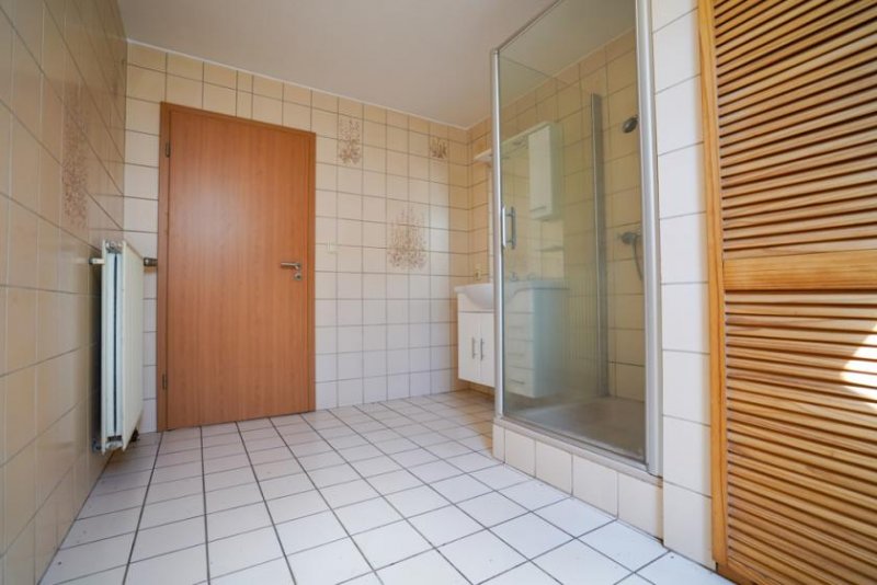 Rhauderfehn Kapitalanlage mit Potenzial: Dreiparteienhaus in gefragter Lage von Holte! Haus kaufen