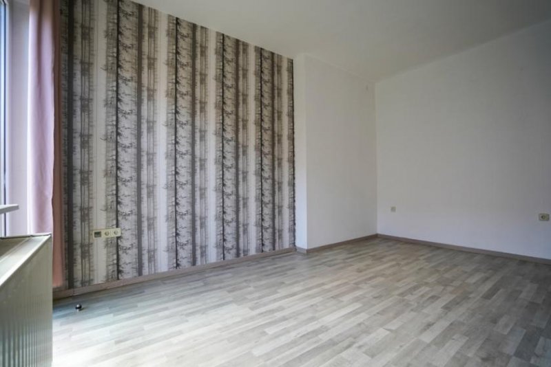 Rhauderfehn Kapitalanlage mit Potenzial: Dreiparteienhaus in gefragter Lage von Holte! Haus kaufen