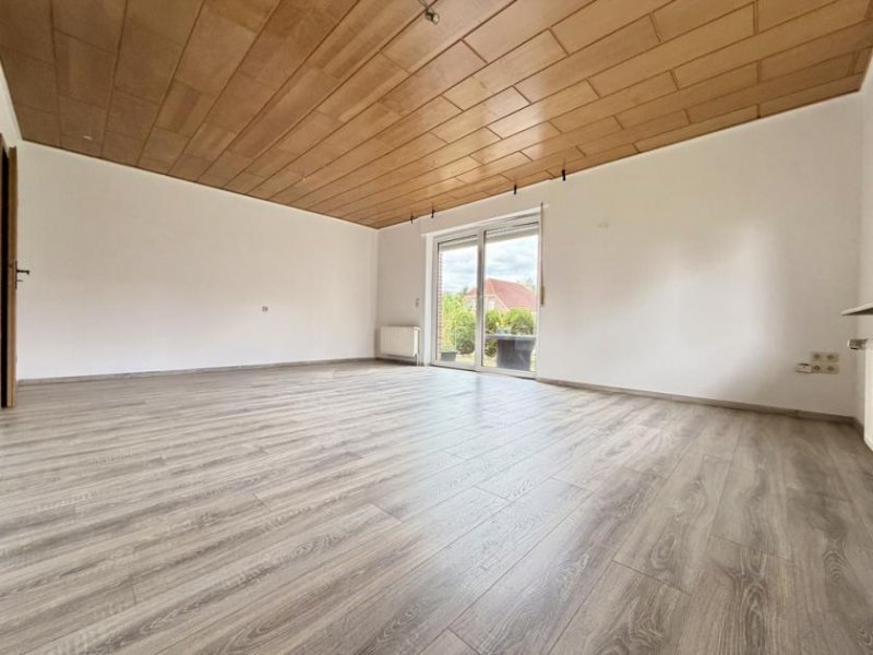 Weener ANFRAGESTOPP *Heizung von 2025 * Hohlschichtdämmung * Sackgassenlage *Süd/West Terrasse * Einbauküche * Garage* Haus kaufen