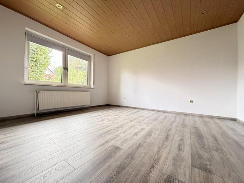 Weener ANFRAGESTOPP *Heizung von 2025 * Hohlschichtdämmung * Sackgassenlage *Süd/West Terrasse * Einbauküche * Garage* Haus kaufen