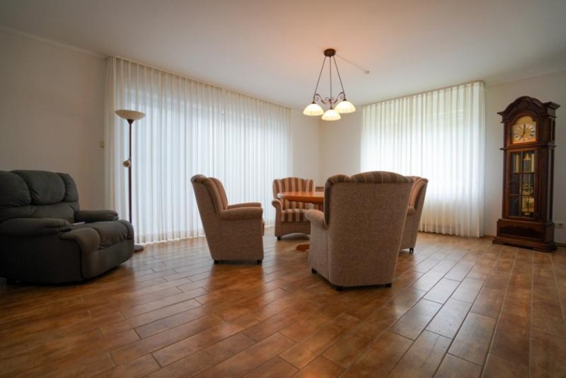Weener Familienfreundliches Wohnen in ruhiger Lage – Modernes Einfamilienhaus mit viel Platz und Komfort! Haus kaufen