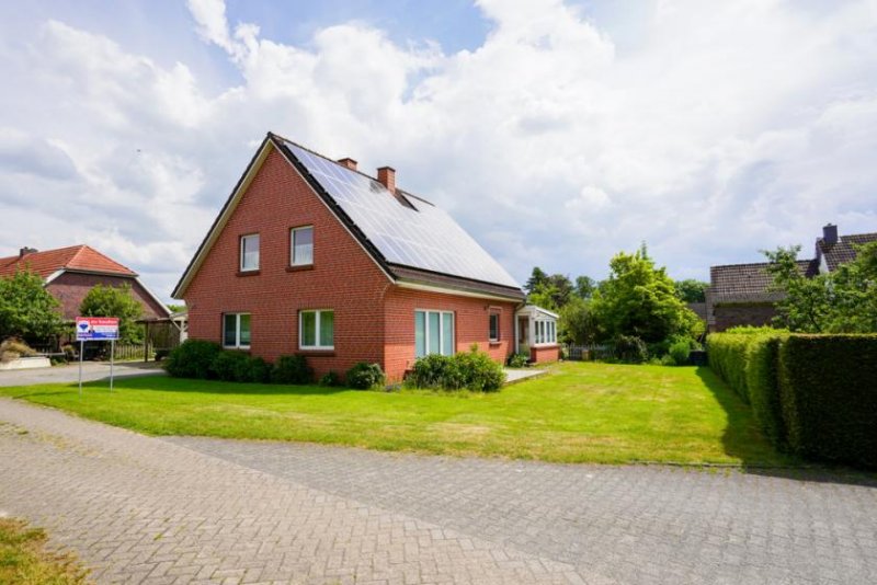 Weener Familienfreundliches Wohnen in ruhiger Lage – Modernes Einfamilienhaus mit viel Platz und Komfort! Haus kaufen