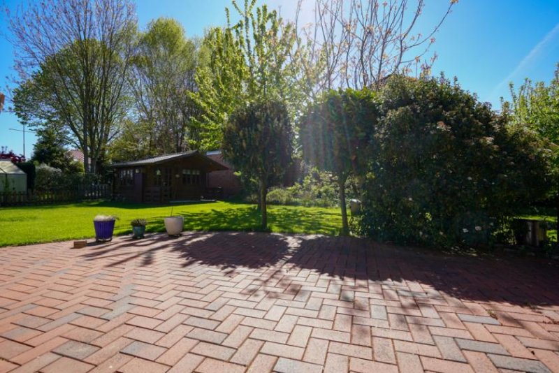 Weener Gepflegtes Einfamilienhaus mit Südterrasse, moderner Küche & Ausbaureserve in top Lage von Weener! Haus kaufen