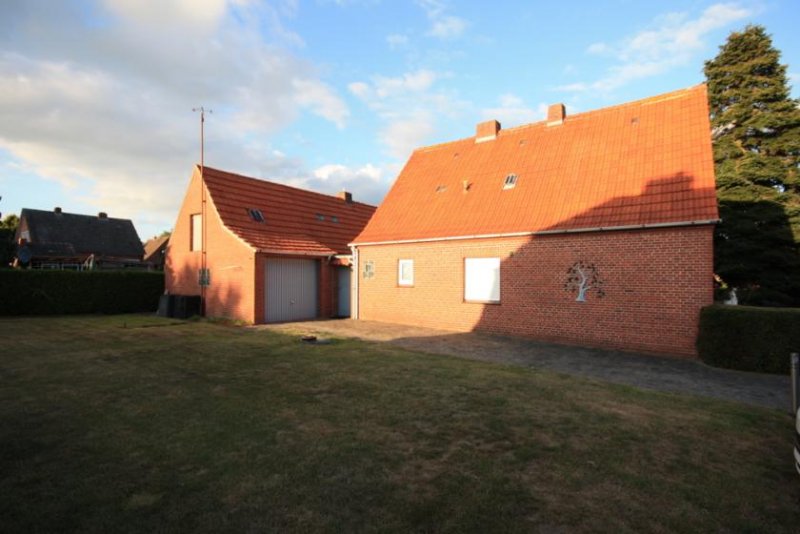 Weener * Großes Grundstück * 4 Zimmer * Heizung von 2018 * Nebengebäude ca. 150 m² * Gäste WC * Haus kaufen