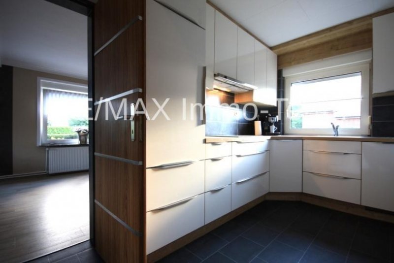 Weener * Großes Grundstück * 4 Zimmer * Heizung von 2018 * Nebengebäude ca. 150 m² * Gäste WC * Haus kaufen