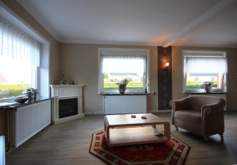 Weener * Großes Grundstück * 4 Zimmer * Heizung von 2018 * Nebengebäude ca. 150 m² * Gäste WC * Haus kaufen