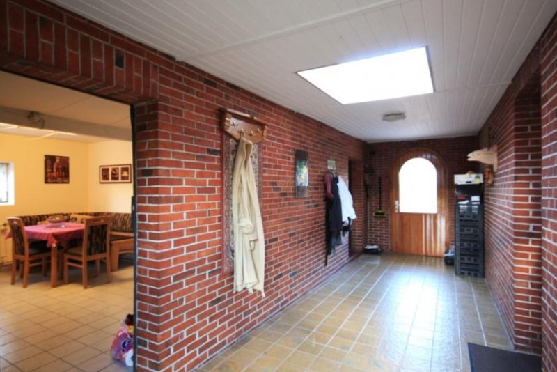 Weener * Großes Grundstück * 4 Zimmer * Heizung von 2018 * Nebengebäude ca. 150 m² * Gäste WC * Haus kaufen