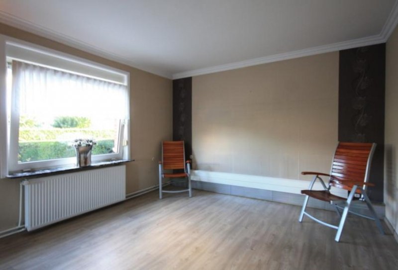 Weener * Großes Grundstück * 4 Zimmer * Heizung von 2018 * Nebengebäude ca. 150 m² * Gäste WC * Haus kaufen