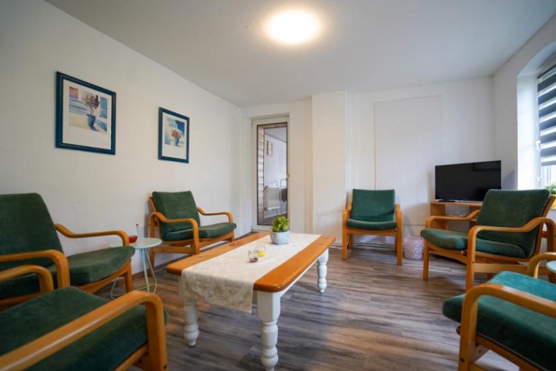 Weener Haus mit Anbau, separatem Holzhaus und Carport!
Vielseitig nutzbar, Platz für bis zu 9 Personen! Haus kaufen