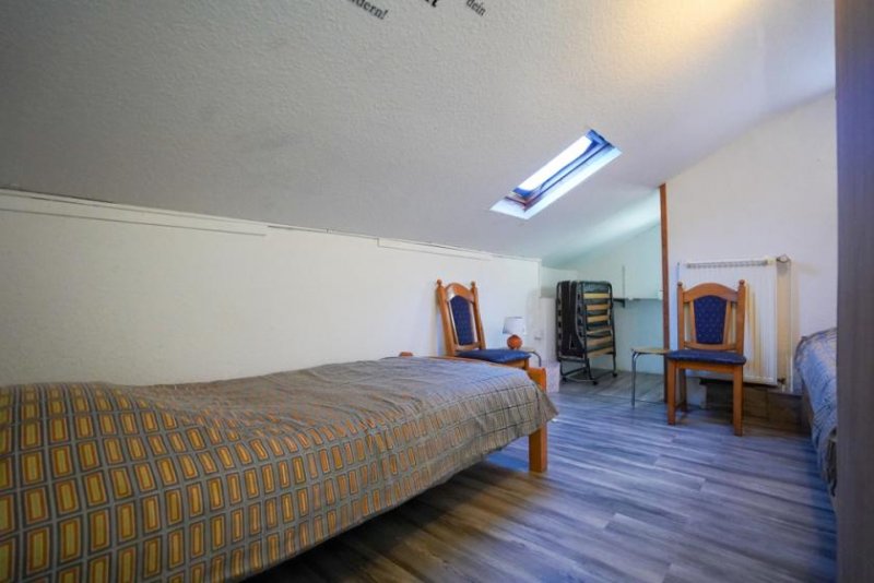 Weener Haus mit Anbau, separatem Holzhaus und Carport!
Vielseitig nutzbar, Platz für bis zu 9 Personen! Haus kaufen