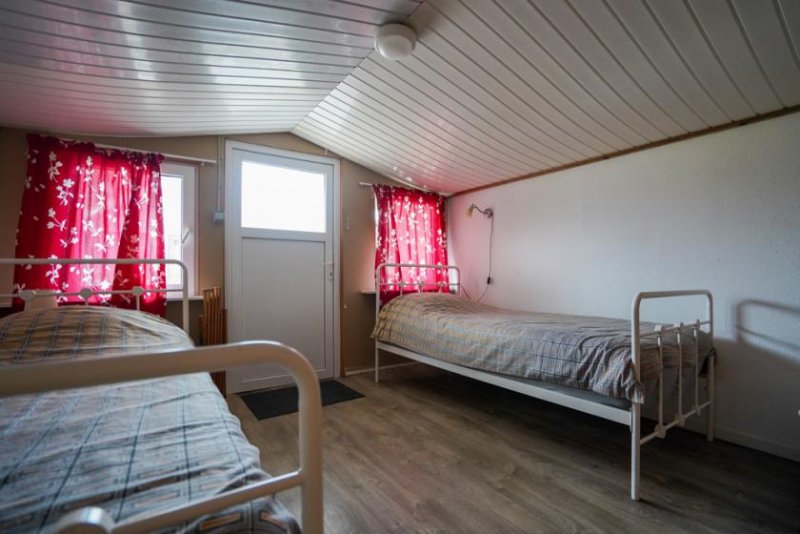 Weener Haus mit Anbau, separatem Holzhaus und Carport!
Vielseitig nutzbar, Platz für bis zu 9 Personen! Haus kaufen