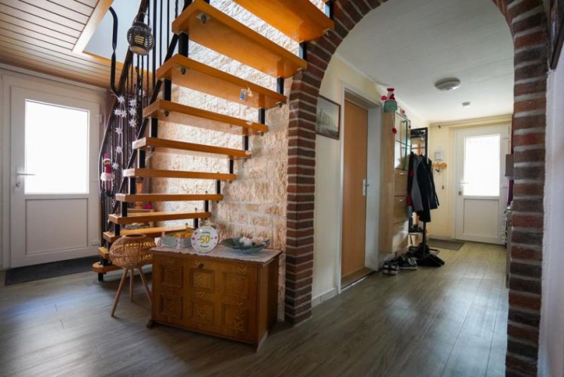 Weener Modernisiertes EFH mit Sommergarten, großem Grundstück und vielseitigen Nutzungsmöglichkeiten! Haus kaufen