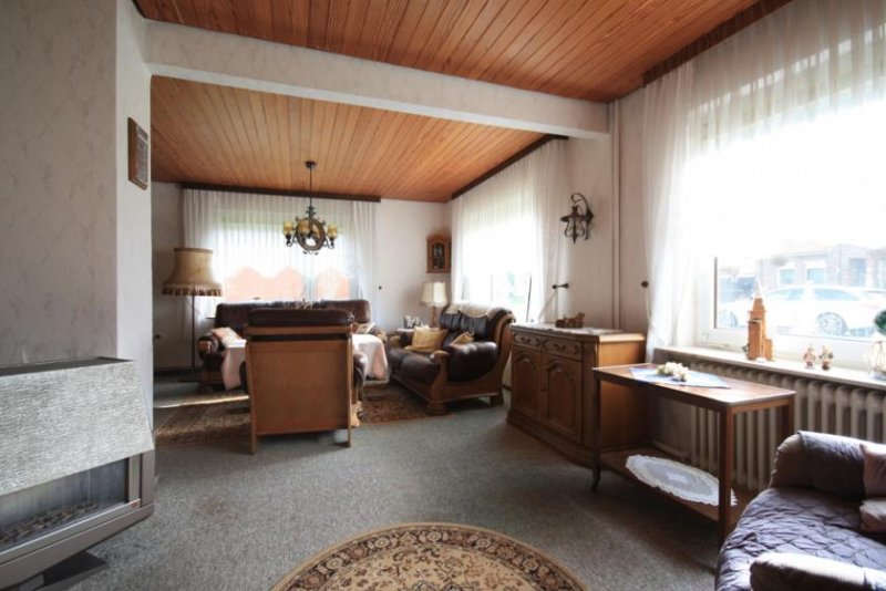 Weener *neuwertiges Badezimmer *großes Grundstück *gute Bausubstanz *Garage *Nebengebäude *Top Lage Haus kaufen