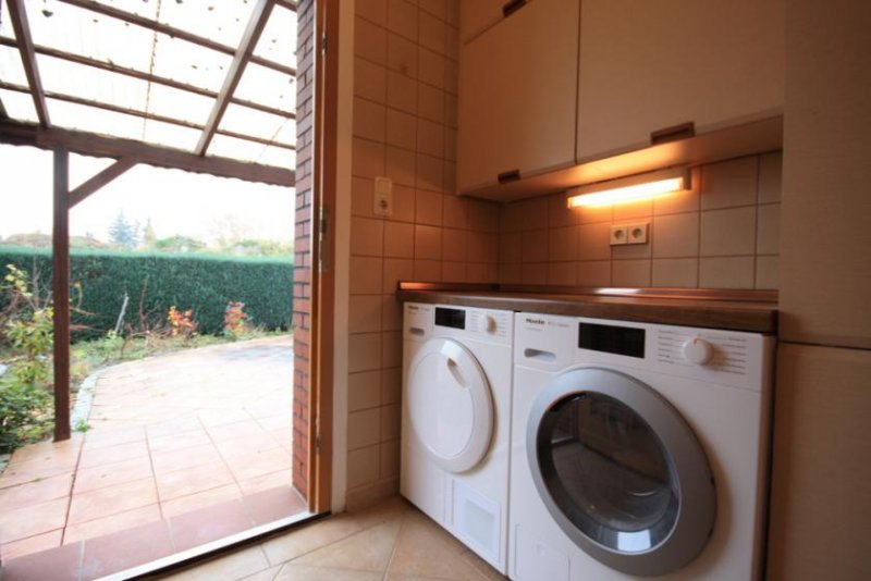 Weener RESERVIERT!
*Top Lage *gute Bausubstanz *überdachte Terrasse *Garage *Gasheizung von 2021 Haus kaufen