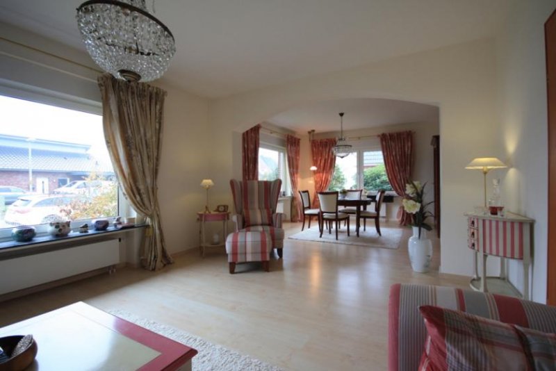 Weener RESERVIERT!
*Top Lage *gute Bausubstanz *überdachte Terrasse *Garage *Gasheizung von 2021 Haus kaufen