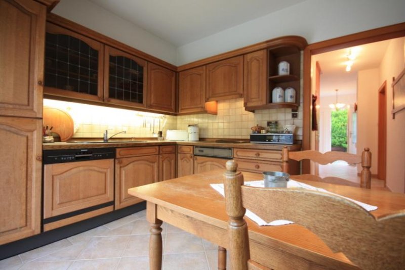 Weener RESERVIERT!
*Top Lage *gute Bausubstanz *überdachte Terrasse *Garage *Gasheizung von 2021 Haus kaufen