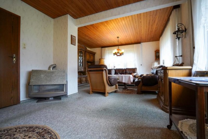 Weener Solide Bausubstanz, großes Grundstück und neuwertiges Bad – Einfamilienhaus in Weener! Haus kaufen